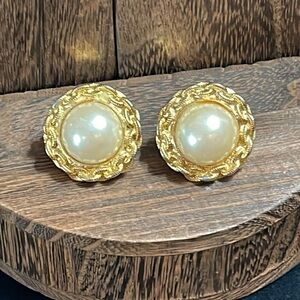 ERWIN PEARL Gold & Pearl Clip On Earrings